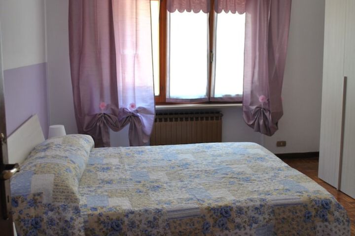 Room 6 of 12