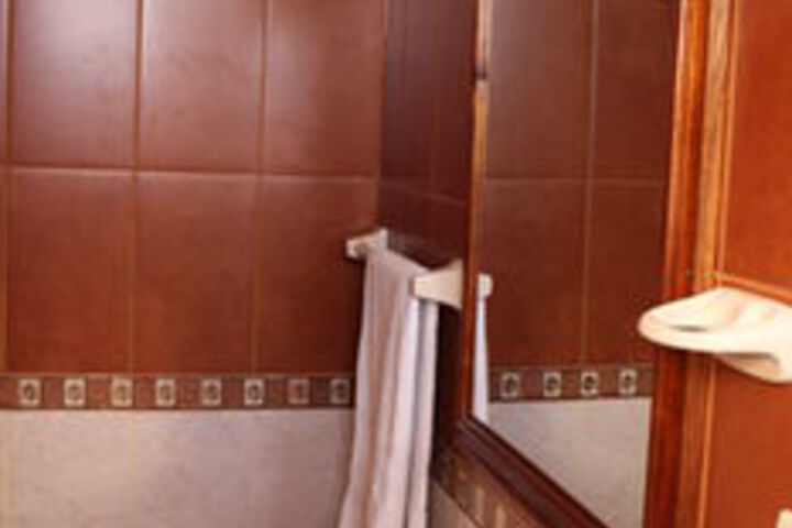 Room 2 of 34