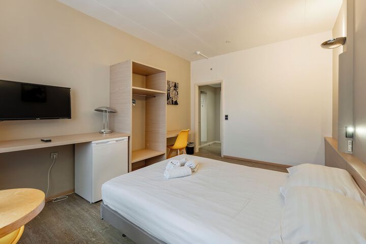 Room 10 of 60