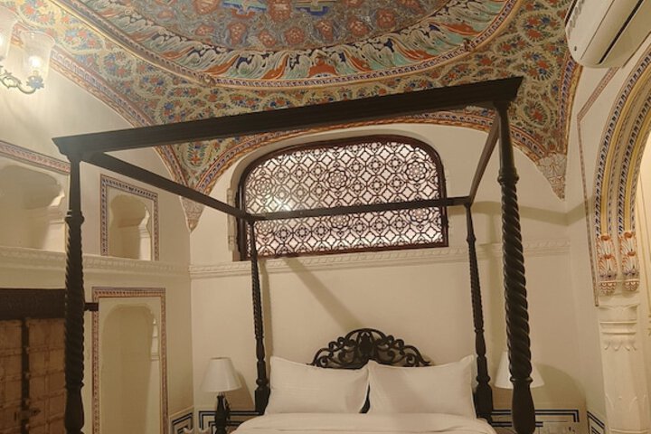 Room 16 of 33