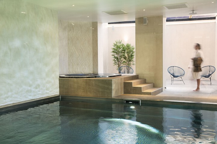 Pool Hotel
