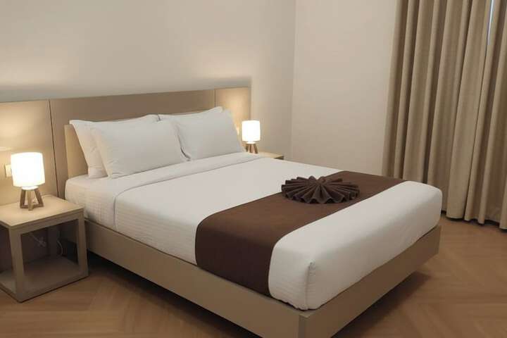 Room 6 of 14