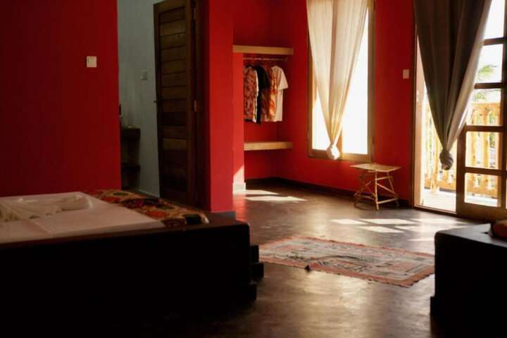 Room 10 of 77