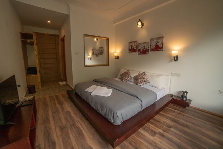 Room 14 of 80
