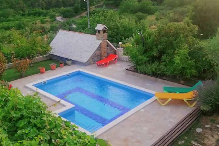 Pool 29 of 65