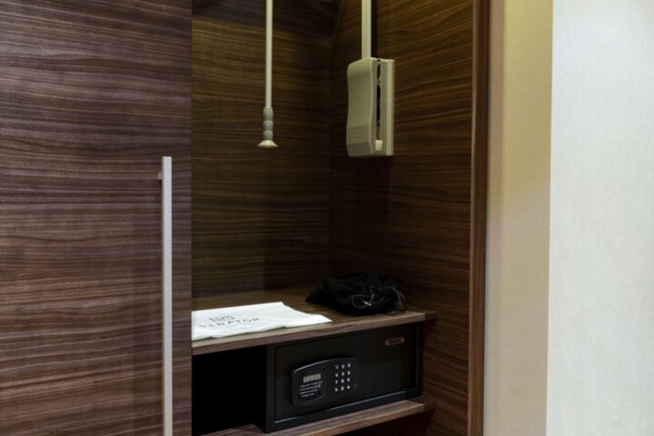 Room 35 of 61