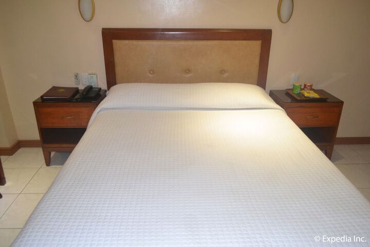 Room 17 of 102