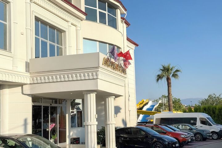 Hotel 56 of 58