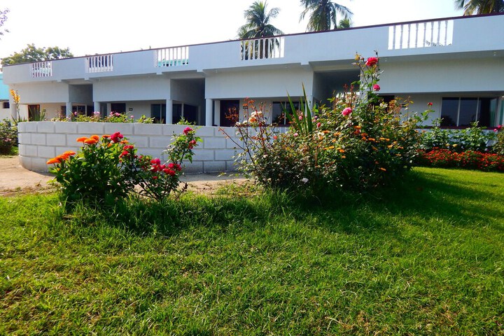 Hotel Exterior 27 of 40