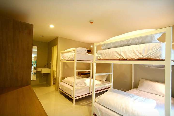 Room 10 of 115