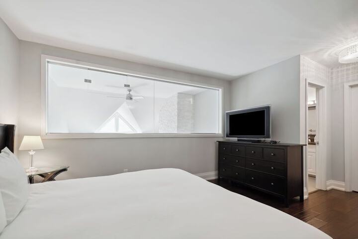 Room 36 of 402
