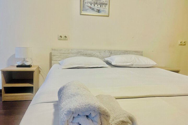 Room 5 of 146