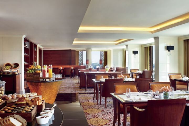 Lounge 120 of 128