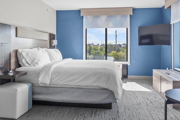 Room 33 of 85