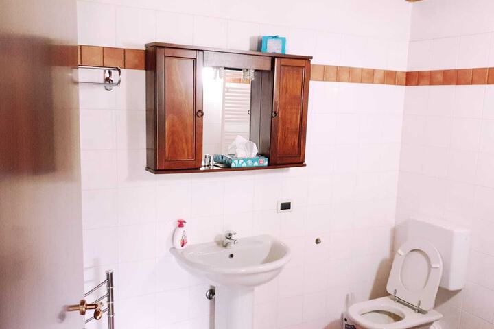 Room 16 of 28