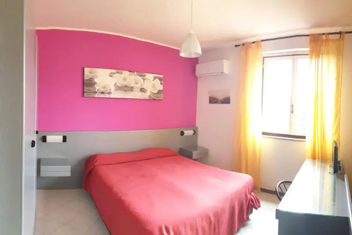 Room 4 of 20