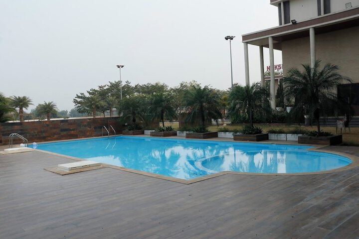 Pool 6 of 10