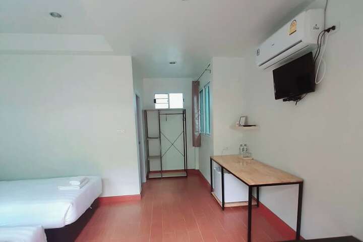 Room 9 of 37