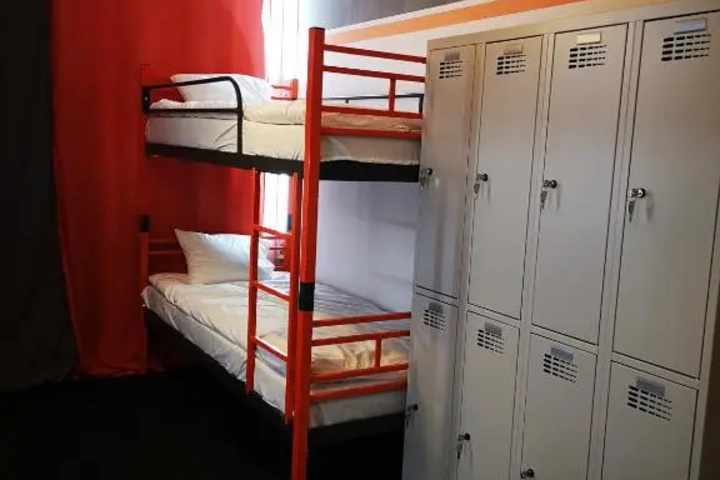 Room 9 of 15