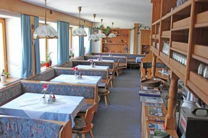 Dining 16 of 16
