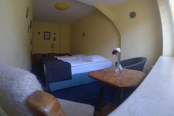 Room 5 of 14