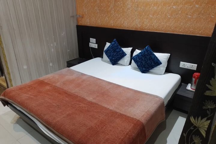Room 7 of 14