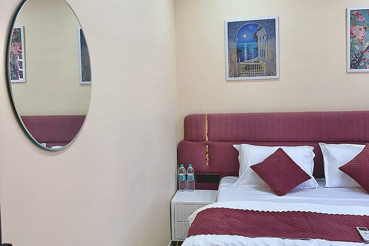 Room 4 of 7