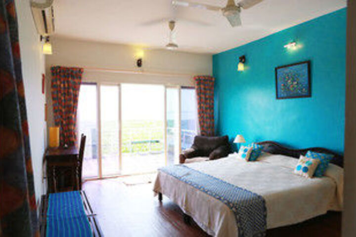 Room 11 of 28