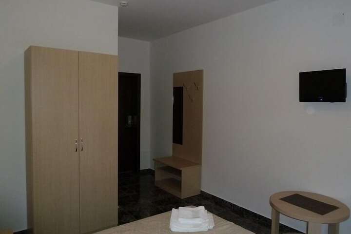 Room 14 of 37
