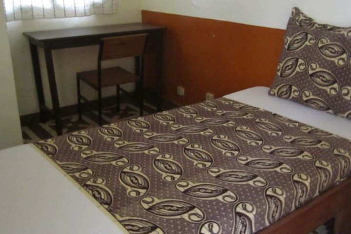 Room 7 of 9