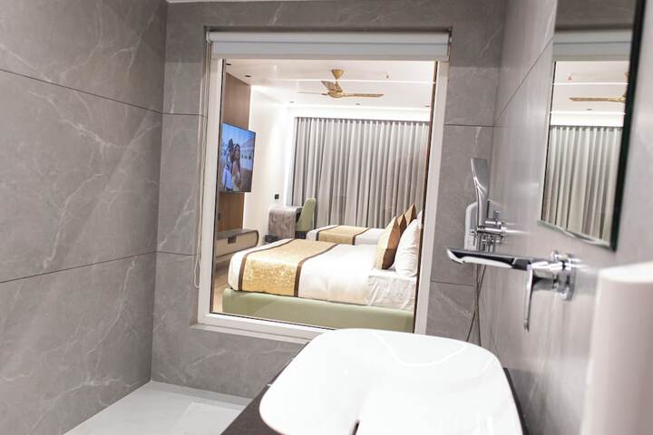 Room 200 of 221