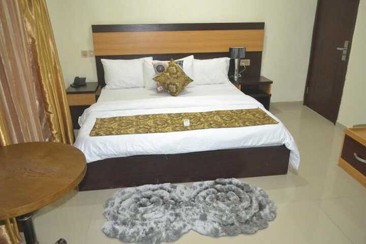 Room 5 of 16
