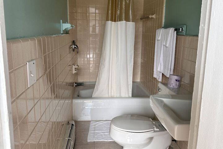 Room 8 of 14