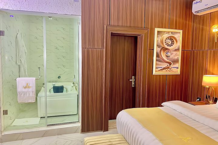 Room 19 of 48