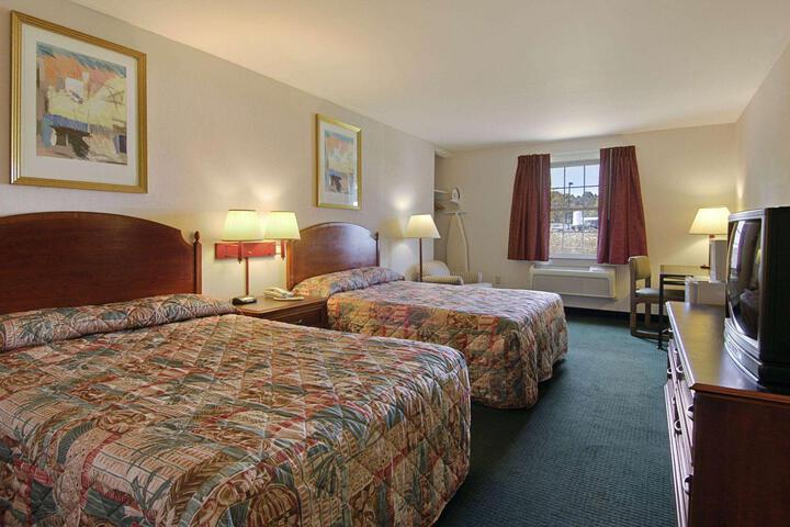 2 Queen Beds (5 of 5)