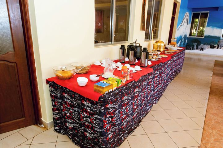 Dining 31 of 38
