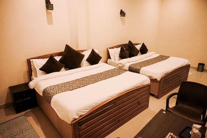 Room 11 of 28