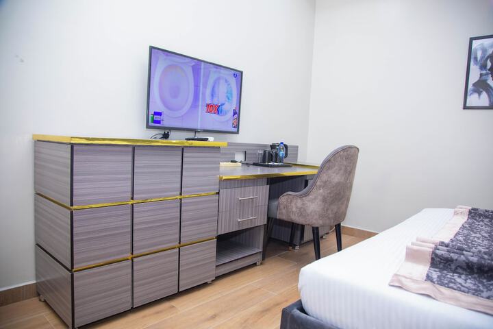 Room 13 of 39
