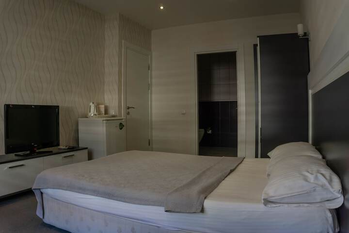 Room 7 of 43