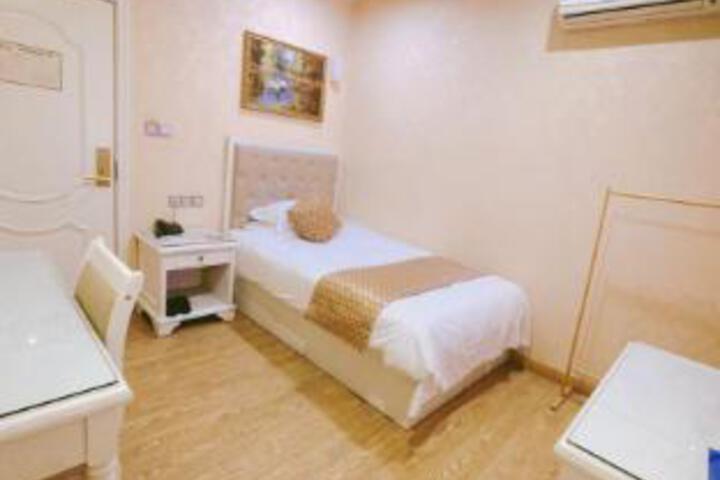 Room 9 of 9