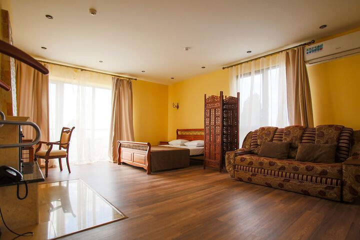 Room 10 of 45