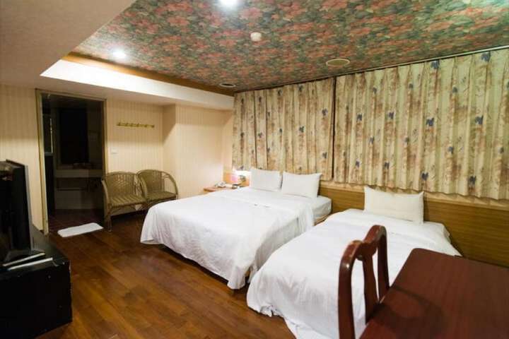Room 12 of 21
