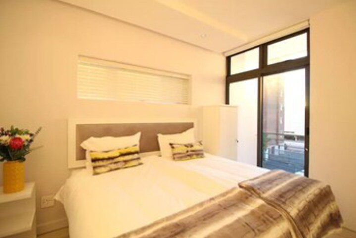 Room 10 of 12