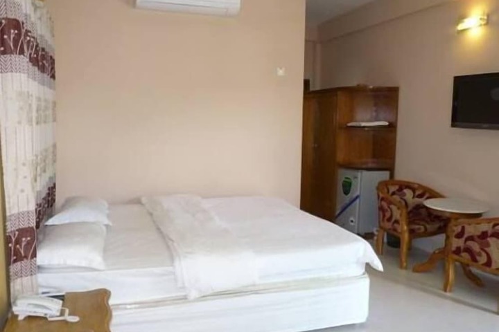 Room 4 of 17