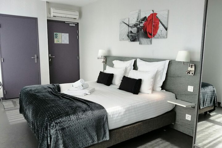 Room 12 of 33
