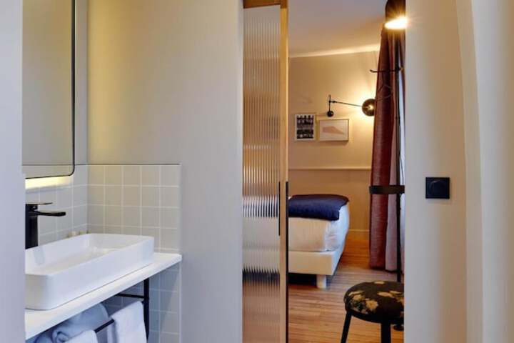 Room 26 of 39
