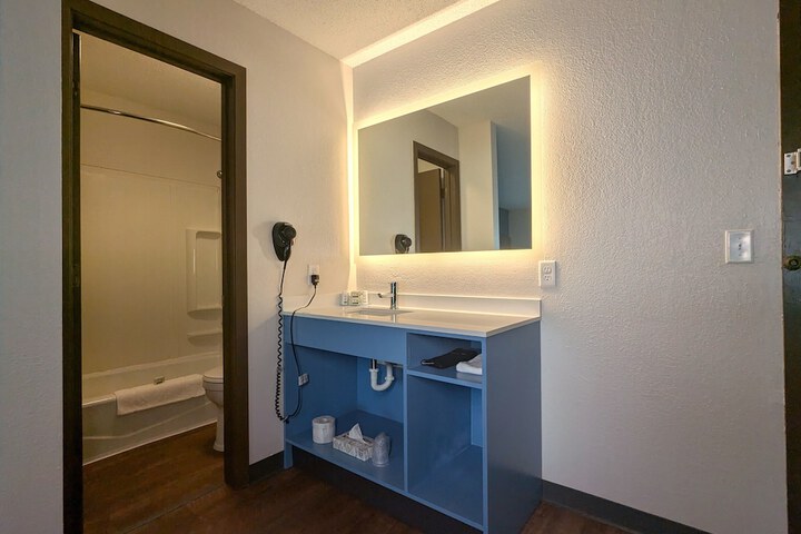 2 Queen Beds (2 of 12)