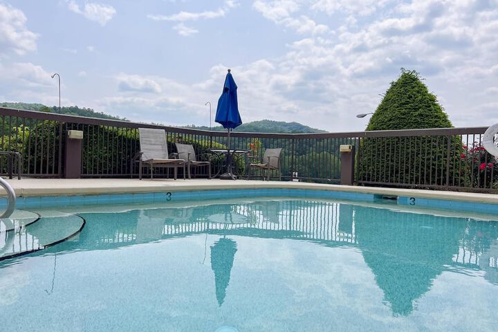 Pool Hotel