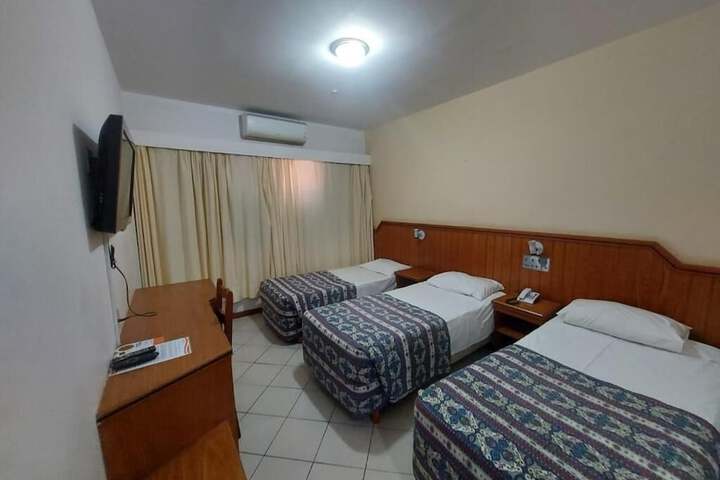 Room 10 of 33