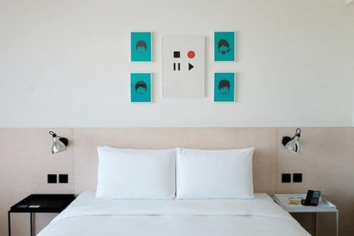 Room 8 of 66